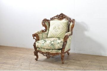 中古　イタリア製　ロココ調　華やかな彫刻が目を惹く1人掛けソファ(1P、一人掛け、ラウンジチェア、アームチェア、サロンチェア)(R-080155)