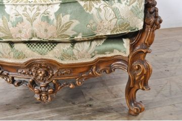 中古　イタリア製　ロココ調　華やかな彫刻が目を惹く1人掛けソファ(1P、一人掛け、ラウンジチェア、アームチェア、サロンチェア)(R-080155)