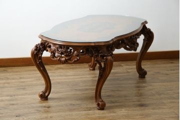 中古　イタリア製　ロココ調　華やかな彫刻が目を惹くローテーブル(センターテーブル、リビングテーブル)(R-080156)