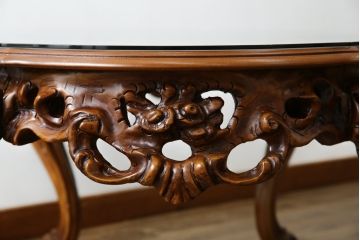 中古　イタリア製　ロココ調　華やかな彫刻が目を惹くローテーブル(センターテーブル、リビングテーブル)(R-080156)