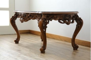 中古　イタリア製　ロココ調　華やかな彫刻が目を惹くローテーブル(センターテーブル、リビングテーブル)(R-080156)