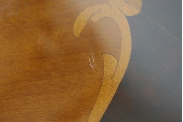 中古　イタリア製　ロココ調　華やかな彫刻が目を惹くローテーブル(センターテーブル、リビングテーブル)(R-080156)