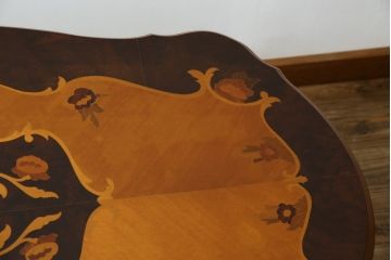 中古　イタリア製　ロココ調　華やかな彫刻が目を惹くローテーブル(センターテーブル、リビングテーブル)(R-080156)