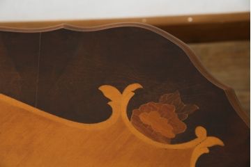 中古　イタリア製　ロココ調　華やかな彫刻が目を惹くローテーブル(センターテーブル、リビングテーブル)(R-080156)