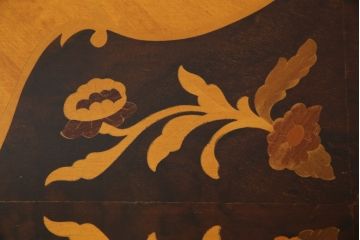 中古　イタリア製　ロココ調　華やかな彫刻が目を惹くローテーブル(センターテーブル、リビングテーブル)(R-080156)