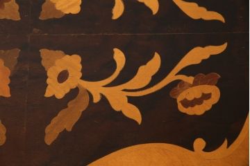 中古　イタリア製　ロココ調　華やかな彫刻が目を惹くローテーブル(センターテーブル、リビングテーブル)(R-080156)