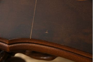 中古　イタリア製　ロココ調　華やかな彫刻が目を惹くローテーブル(センターテーブル、リビングテーブル)(R-080156)