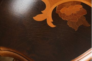 中古　イタリア製　ロココ調　華やかな彫刻が目を惹くローテーブル(センターテーブル、リビングテーブル)(R-080156)