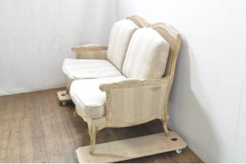 中古　美品　サラグレース(Sarah Grace)取り扱い　フランス　BLANC D'IVOIRE(ブランディボワール)　リネン生地　フレンチーシャビーな2Pソファ(二人掛け、アームソファ)(定価約44万円)(R-080161)