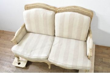 中古　美品　サラグレース(Sarah Grace)取り扱い　フランス　BLANC D'IVOIRE(ブランディボワール)　リネン生地　フレンチーシャビーな2Pソファ(二人掛け、アームソファ)(定価約44万円)(R-080161)