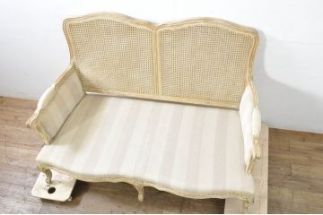 中古　美品　サラグレース(Sarah Grace)取り扱い　フランス　BLANC D'IVOIRE(ブランディボワール)　リネン生地　フレンチーシャビーな2Pソファ(二人掛け、アームソファ)(定価約44万円)(R-080161)