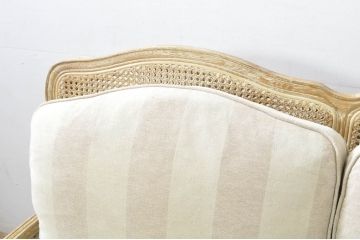 中古　美品　サラグレース(Sarah Grace)取り扱い　フランス　BLANC D'IVOIRE(ブランディボワール)　リネン生地　フレンチーシャビーな2Pソファ(二人掛け、アームソファ)(定価約44万円)(R-080161)