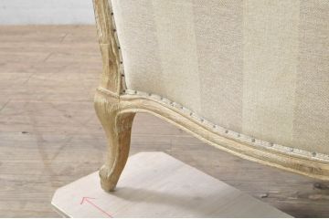 中古　美品　サラグレース(Sarah Grace)取り扱い　フランス　BLANC D'IVOIRE(ブランディボワール)　リネン生地　フレンチーシャビーな2Pソファ(二人掛け、アームソファ)(定価約44万円)(R-080161)