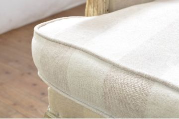 中古　美品　サラグレース(Sarah Grace)取り扱い　フランス　BLANC D'IVOIRE(ブランディボワール)　リネン生地　フレンチーシャビーな2Pソファ(二人掛け、アームソファ)(定価約44万円)(R-080161)