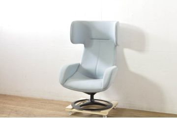 中古　高級オフィスチェア　オカムラ(okamura)　ライブス(Lives)　集中力を高めるワークヴェール仕様のおしゃれなパーソナルチェア(イージーチェア、アームチェア、回転チェア、椅子、イス)(定価約40万円)(R-080162)