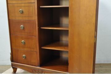 中古　イタリア高級輸入家具　小振りな象嵌入り　クラシカルな雰囲気と猫脚が魅力のキャビネット(サイドボード、サイドキャビネット、収納棚、戸棚)(R-080164)