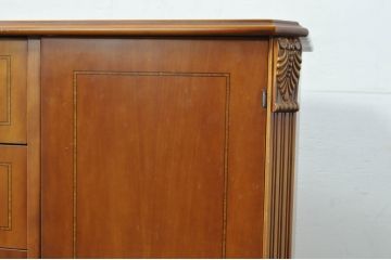 中古　イタリア高級輸入家具　小振りな象嵌入り　クラシカルな雰囲気と猫脚が魅力のキャビネット(サイドボード、サイドキャビネット、収納棚、戸棚)(R-080164)