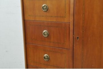 中古　イタリア高級輸入家具　小振りな象嵌入り　クラシカルな雰囲気と猫脚が魅力のキャビネット(サイドボード、サイドキャビネット、収納棚、戸棚)(R-080164)