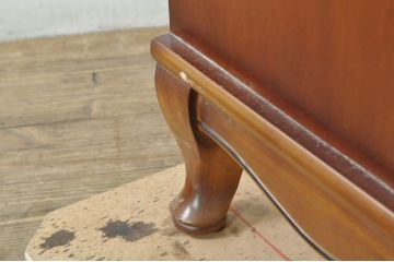 中古　イタリア高級輸入家具　小振りな象嵌入り　クラシカルな雰囲気と猫脚が魅力のキャビネット(サイドボード、サイドキャビネット、収納棚、戸棚)(R-080164)