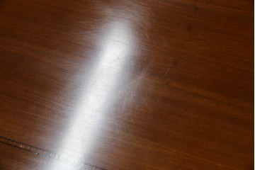 中古　イタリア高級輸入家具　小振りな象嵌入り　クラシカルな雰囲気と猫脚が魅力のキャビネット　(R-080164)