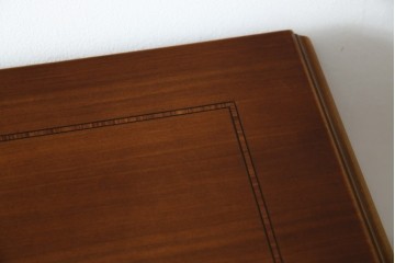 中古　イタリア高級輸入家具　小振りな象嵌入り　クラシカルな雰囲気と猫脚が魅力のキャビネット　(R-080164)