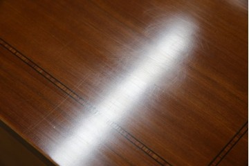 中古　イタリア高級輸入家具　小振りな象嵌入り　クラシカルな雰囲気と猫脚が魅力のキャビネット　(R-080164)