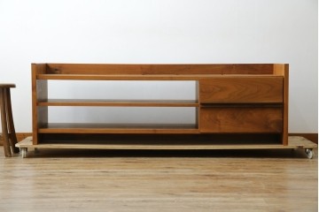 中古　ウォールナット材　シンプルなデザインが取り入れやすい素朴なテレビ台　(R-080166)