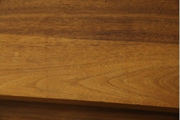 中古　ウォールナット材　シンプルなデザインが取り入れやすい素朴なテレビ台　(R-080166)