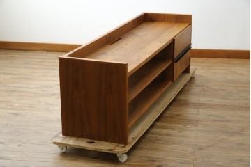 中古　ウォールナット材　シンプルなデザインが取り入れやすい素朴なテレビ台　(R-080166)