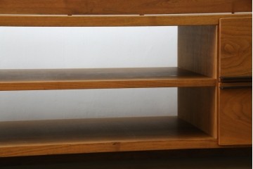 中古　ウォールナット材　シンプルなデザインが取り入れやすい素朴なテレビ台　(R-080166)