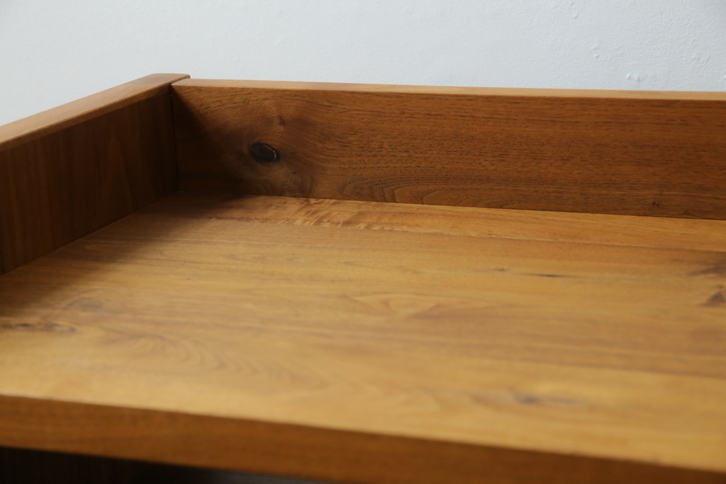 中古　ウォールナット材　シンプルなデザインが取り入れやすい素朴なテレビ台　(R-080166)