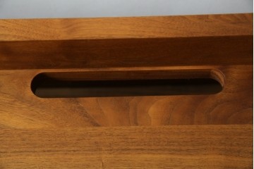 中古　ウォールナット材　シンプルなデザインが取り入れやすい素朴なテレビ台　(R-080166)