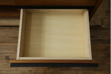 中古　ウォールナット材　シンプルなデザインが取り入れやすい素朴なテレビ台　(R-080166)