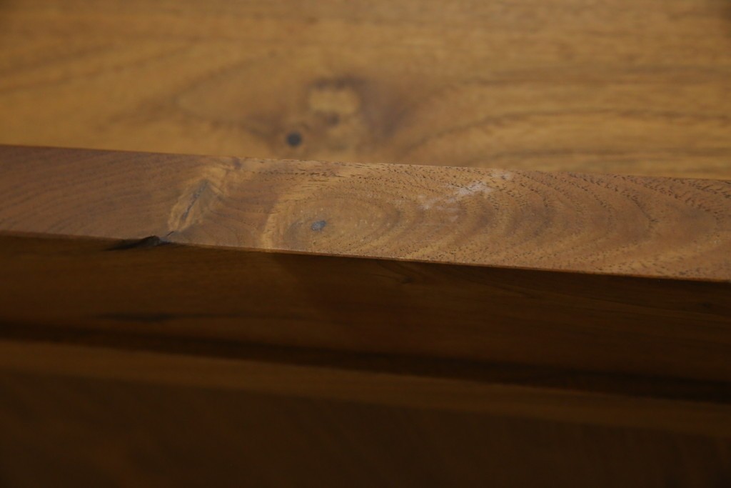 中古　ウォールナット材　シンプルなデザインが取り入れやすい素朴なテレビ台　(R-080166)