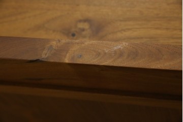 中古　ウォールナット材　シンプルなデザインが取り入れやすい素朴なテレビ台　(R-080166)