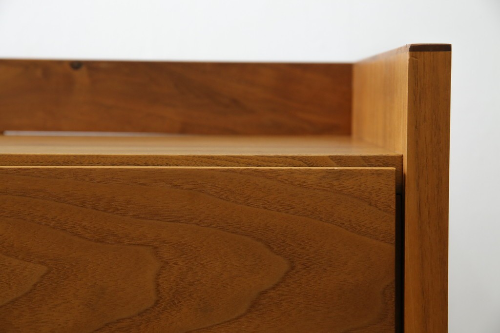 中古　ウォールナット材　シンプルなデザインが取り入れやすい素朴なテレビ台　(R-080166)