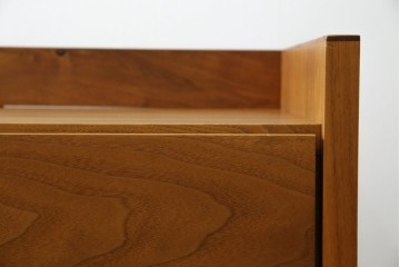 中古　ウォールナット材　シンプルなデザインが取り入れやすい素朴なテレビ台　(R-080166)