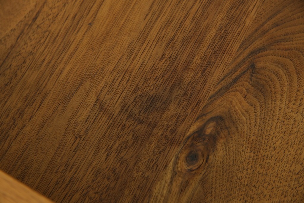 中古　ウォールナット材　シンプルなデザインが取り入れやすい素朴なテレビ台　(R-080166)