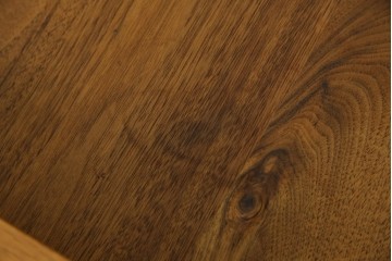 中古　ウォールナット材　シンプルなデザインが取り入れやすい素朴なテレビ台　(R-080166)