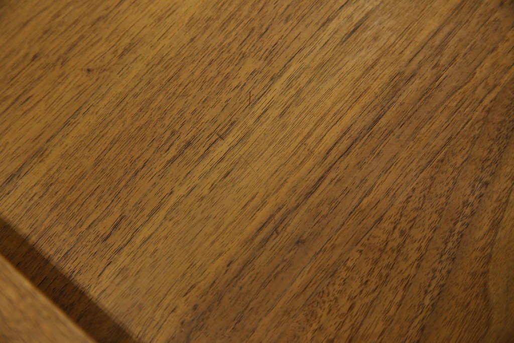 中古　ウォールナット材　シンプルなデザインが取り入れやすい素朴なテレビ台　(R-080166)