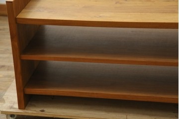 中古　ウォールナット材　シンプルなデザインが取り入れやすい素朴なテレビ台　(R-080166)