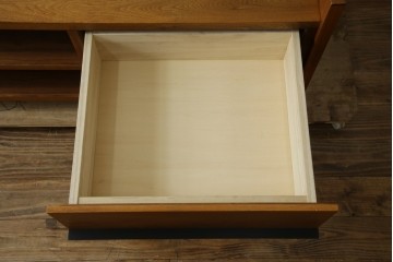 中古　ウォールナット材　シンプルなデザインが取り入れやすい素朴なテレビ台　(R-080166)