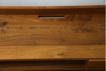 中古　ウォールナット材　シンプルなデザインが取り入れやすい素朴なテレビ台　(R-080166)