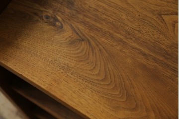 中古　ウォールナット材　シンプルなデザインが取り入れやすい素朴なテレビ台　(R-080166)