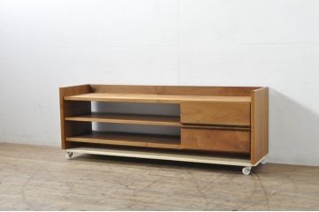 中古　ウォールナット材　シンプルなデザインが取り入れやすい素朴なテレビ台(リビングボード、テレビボード、収納棚)(R-080166)
