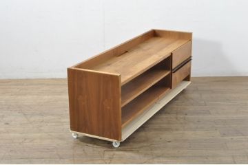 中古　ウォールナット材　シンプルなデザインが取り入れやすい素朴なテレビ台(リビングボード、テレビボード、収納棚)(R-080166)