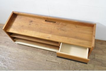 中古　ウォールナット材　シンプルなデザインが取り入れやすい素朴なテレビ台(リビングボード、テレビボード、収納棚)(R-080166)