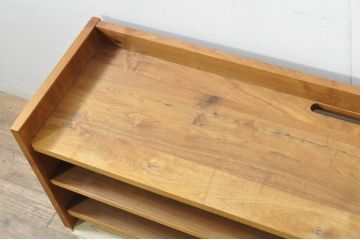 中古　ウォールナット材　シンプルなデザインが取り入れやすい素朴なテレビ台(リビングボード、テレビボード、収納棚)(R-080166)
