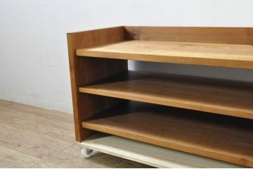 中古　ウォールナット材　シンプルなデザインが取り入れやすい素朴なテレビ台(リビングボード、テレビボード、収納棚)(R-080166)