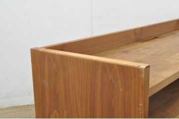 中古　ウォールナット材　シンプルなデザインが取り入れやすい素朴なテレビ台(リビングボード、テレビボード、収納棚)(R-080166)